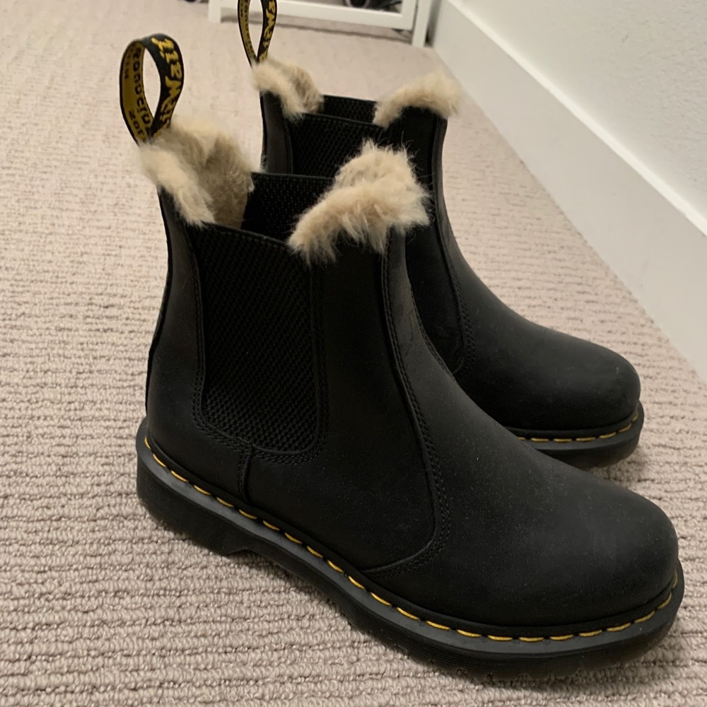 LEONORE BOOT IN BLACK
Dr. Martens
